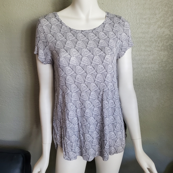 2 Tops - Picture 6 of 12